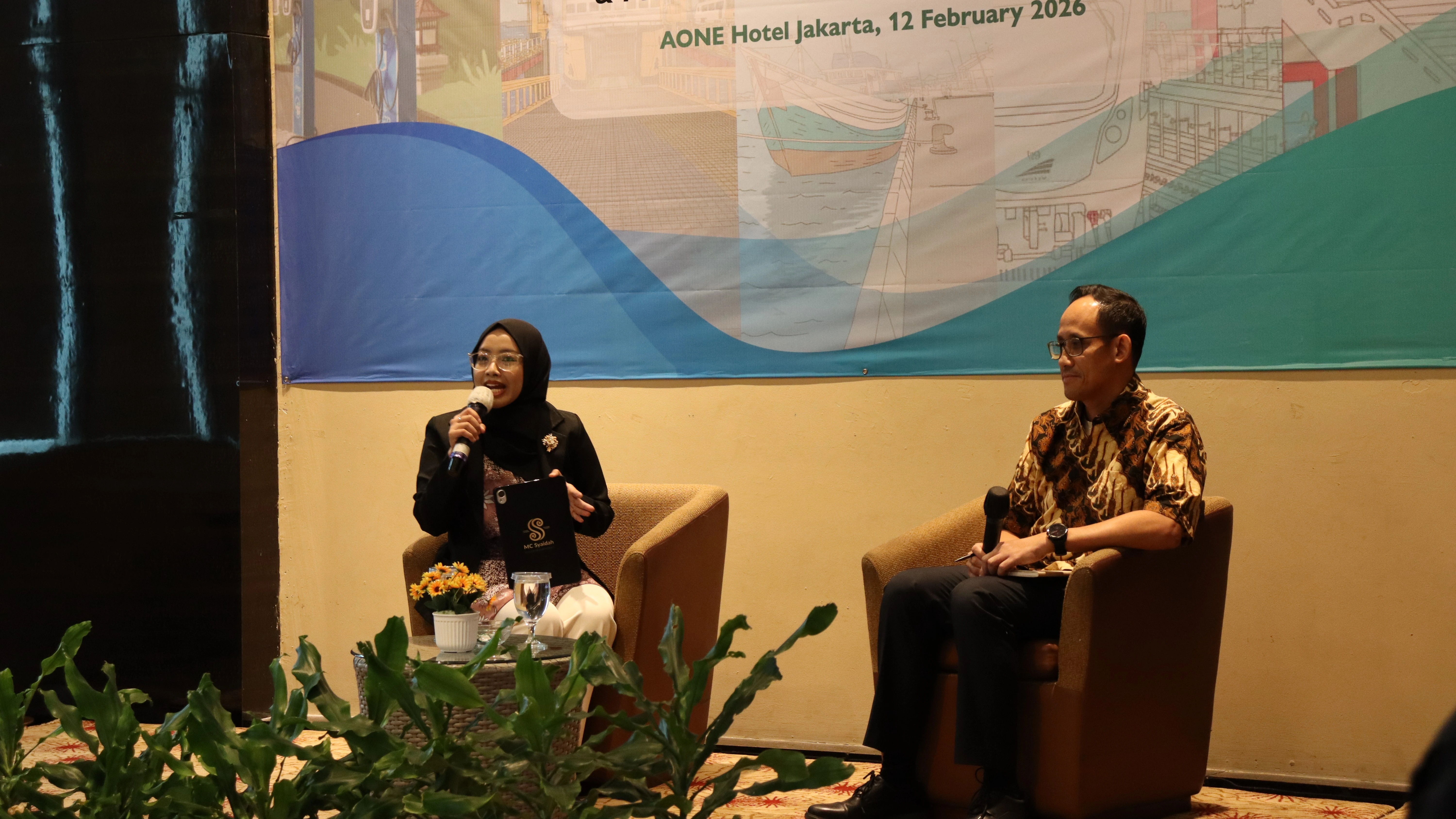 Syaidah saat memimpin Sesi Moderasi