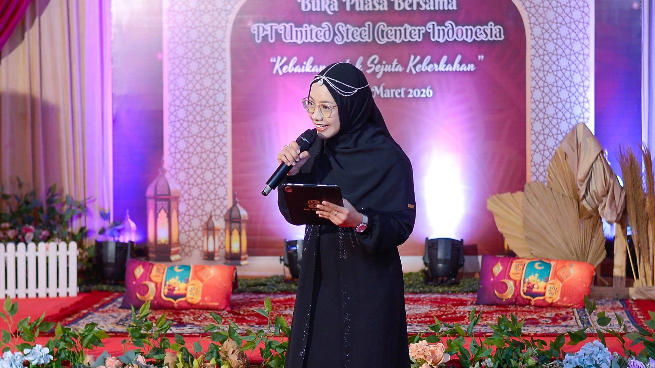 Syaidah saat memandu Pertemuan Korporat